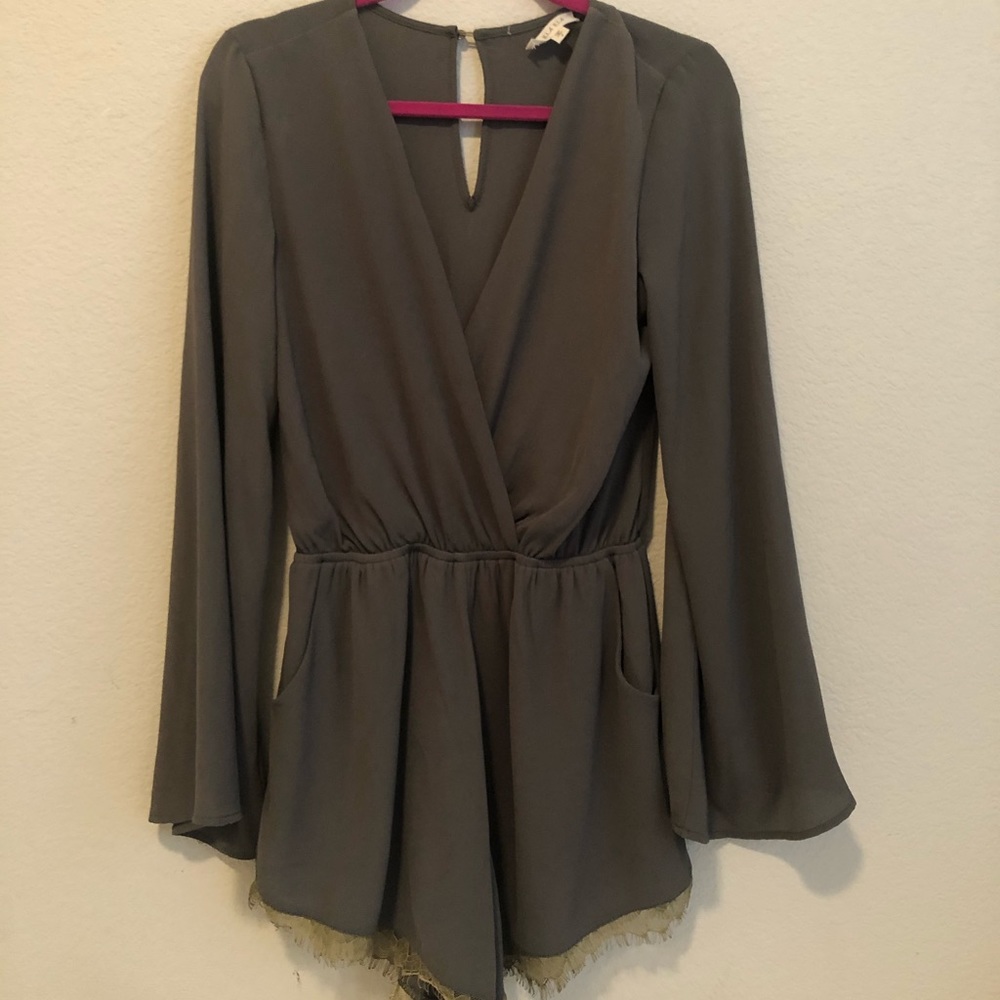 Women's olive green lace romper small